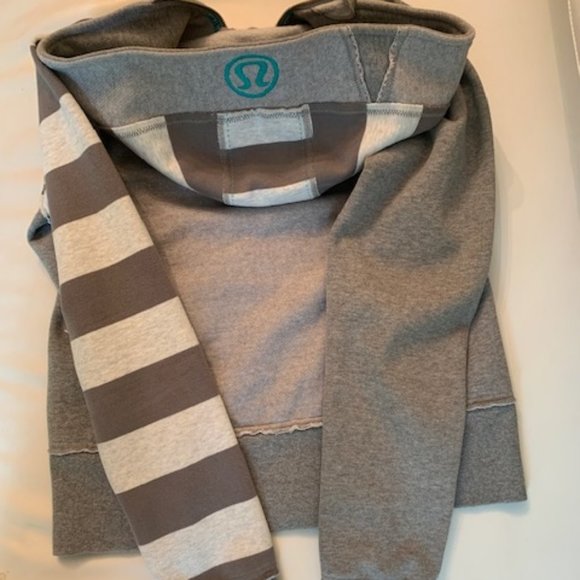 Lululemon Grey/Wht Mis-matched Sleeve Scuba Hoodie - Picture 3 of 6